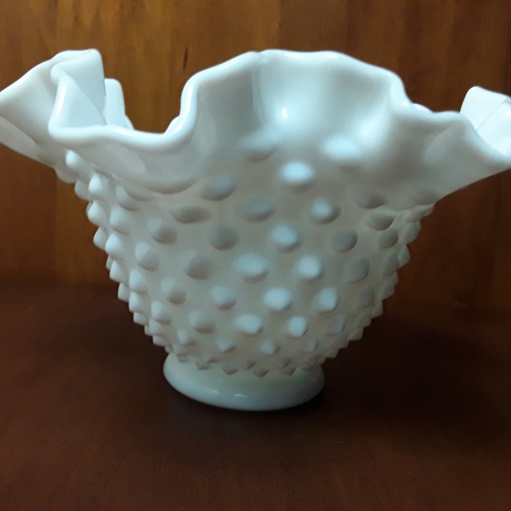 Small FENTON hobnailed fluted rim dish